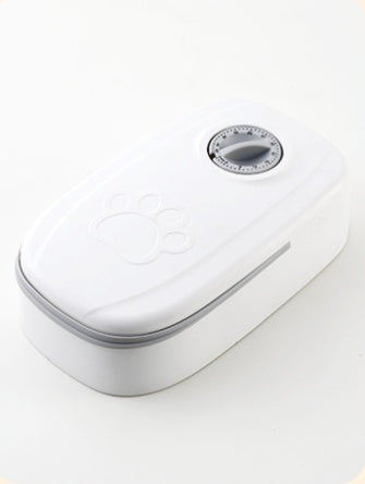 Dog eating from gravity food feeder – automatic pet food dispenser